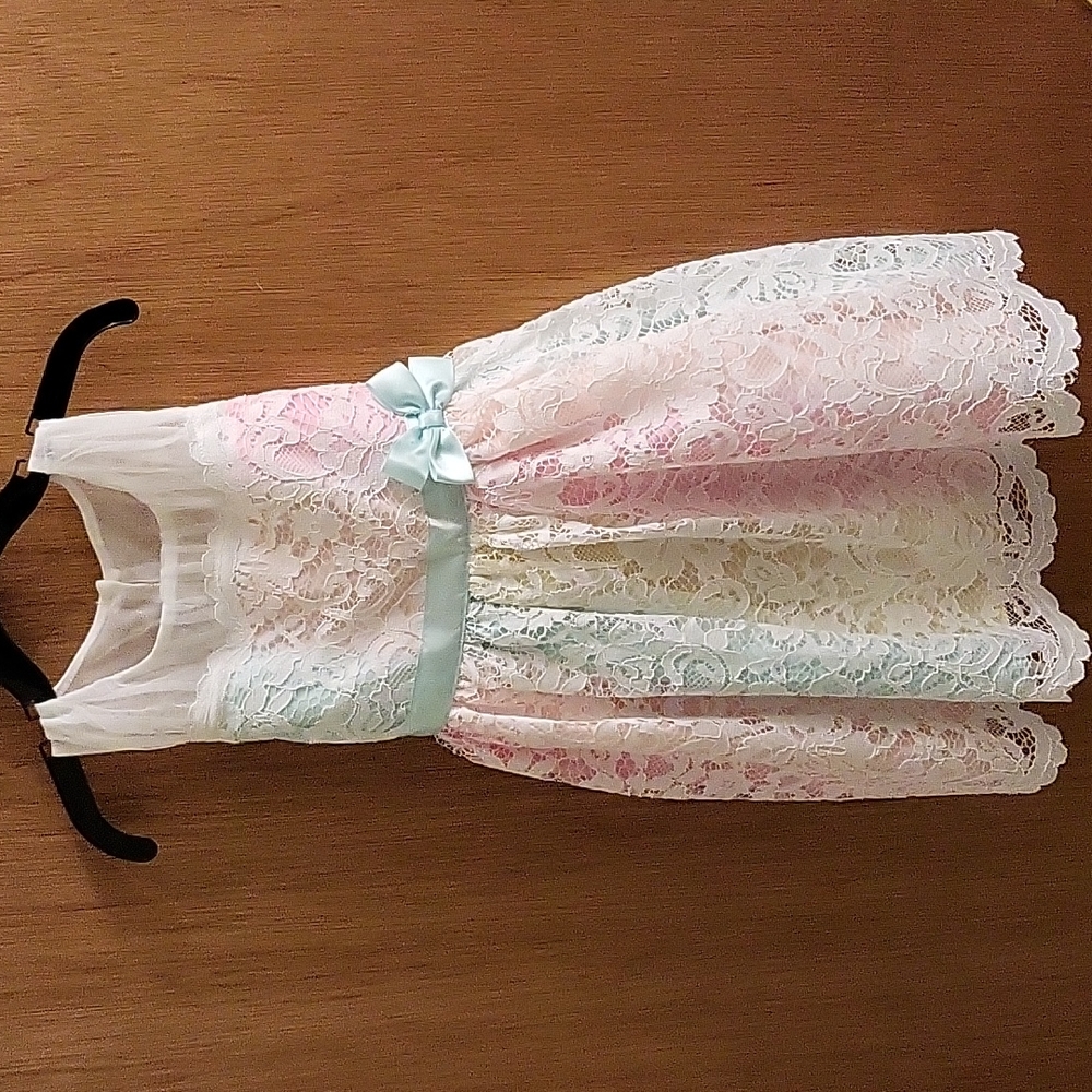 New with tags, bought and never woreGirls dress size 2t